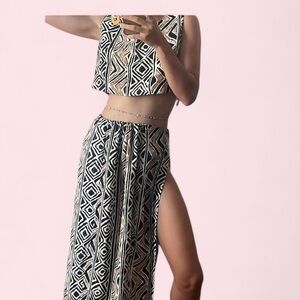 Vintage - Print Two-Piece Crop Top & High-Slit Skirt Set - Black & Cream